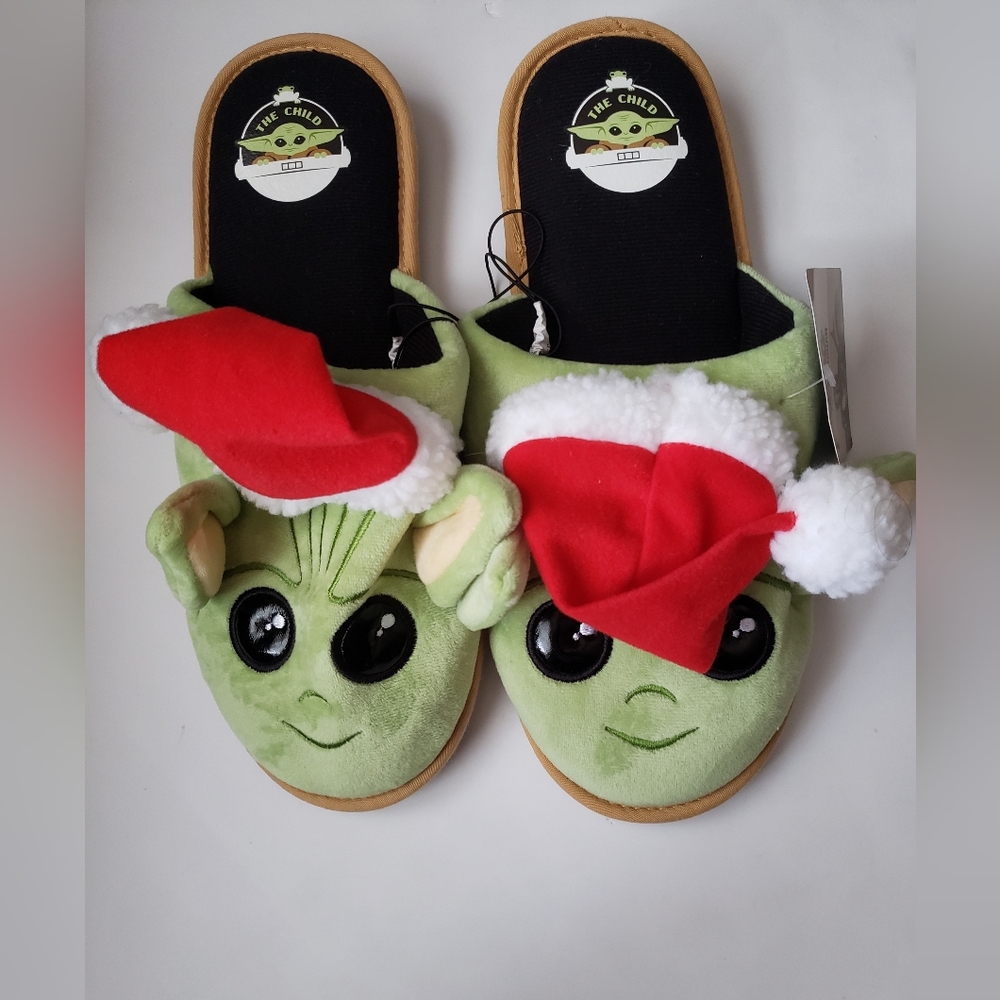 DIsney Star Wars Baby Yoda Santa Women's Slippers Size 11-12